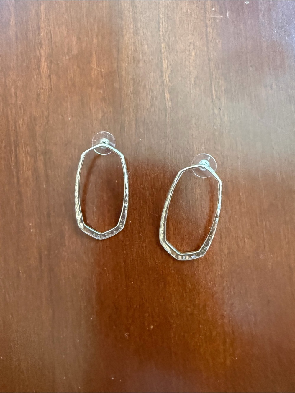 Kendra Scott "Sophee" Drop Earrings in hammered silver tone.